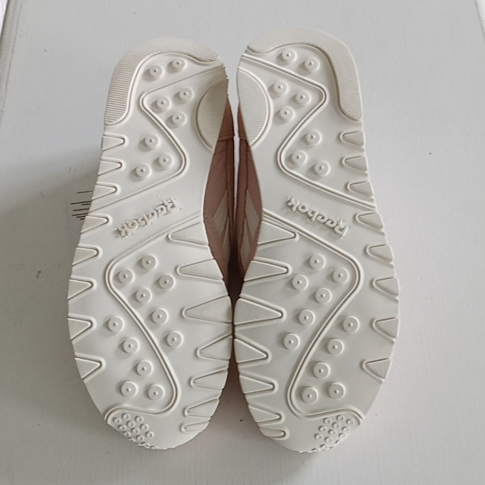 Reebok women's sneakers-NEW - Picture 3 of 4